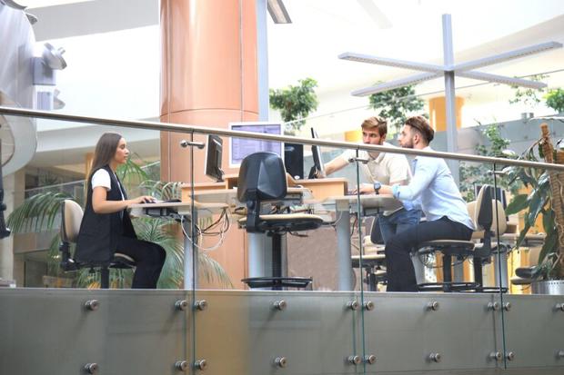 Enhancing Employee Engagement in Hybrid Workplaces